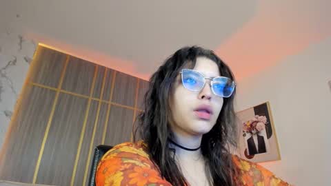 Snapshot of _dollargirl_ chatting on 03/09/26, 02:10 Abril online show from 03/09/26, 02:10