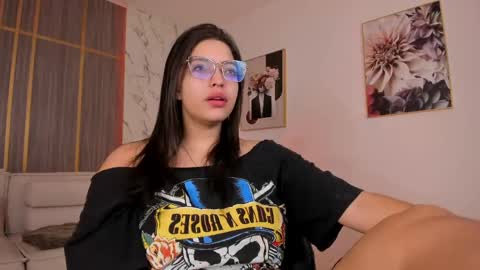 Snapshot of _dollargirl_ chatting on 04/11/26, 01:15 Abril online show from 04/11/26, 01:15