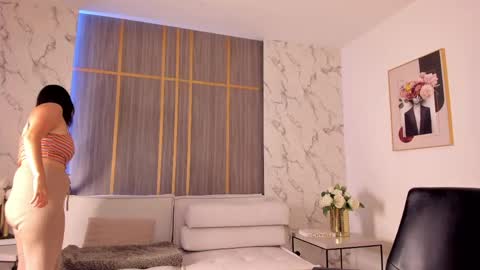 Snapshot of _dollargirl_ chatting on 04/12/26, 01:38 Abril online show from 04/12/26, 01:38