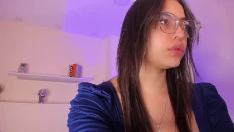 Snapshot of _dollargirl_ chatting on 04/16/26, 12:44 Abril online show from 04/16/26, 12:44