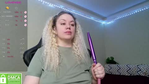 chloue and Gretta online show from 02/11/25, 07:54