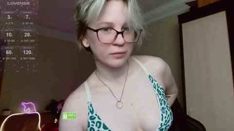 chloue and Gretta online show from 03/28/26, 07:24