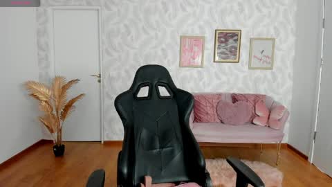 Elysa online show from 05/17/26, 04:43
