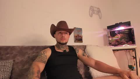 Snapshot of _emilio_escobar chatting on 07/12/26, 10:28 Emilio online show from 07/12/26, 10:28
