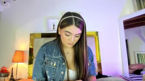 Isabella online show from 12/31/24, 12:04