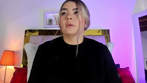 Isabella online show from 09/15/25, 12:05