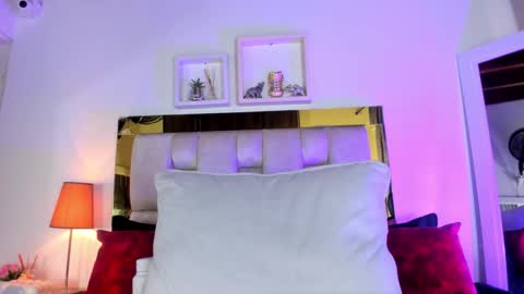 Isabella online show from 09/17/25, 12:07