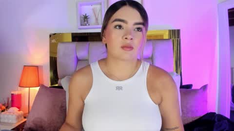 Isabella online show from 10/21/25, 12:06