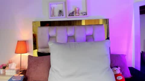 Isabella online show from 12/17/25, 12:11