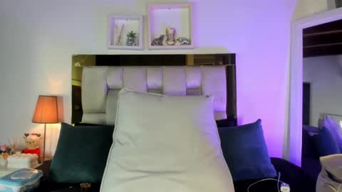 Isabella online show from 02/04/26, 12:00