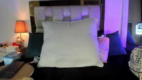 Isabella online show from 02/05/26, 12:10