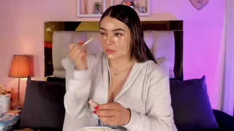 Isabella online show from 04/18/26, 12:09