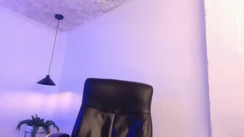 Snapshot of _emilywalker1 chatting on 12/30/24, 03:24 Emily walker online show from 12/30/24, 03:24