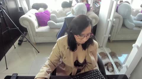 Emma online show from 12/17/24, 03:06