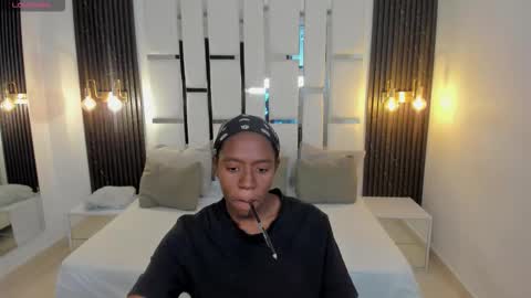 Snapshot of _emma_willliams_ chatting on 11/25/25, 01:55 Emma online show from 11/25/25, 01:55