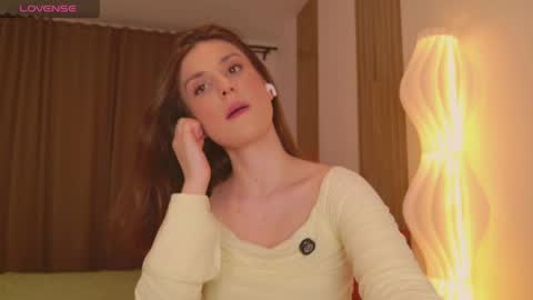 _esmeraldiyaa_ online show from 04/15/26, 06:15