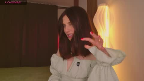 _esmeraldiyaa_ online show from 04/17/26, 06:55