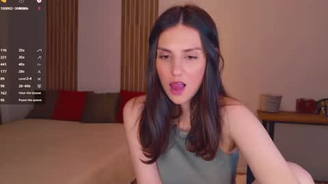 _esmeraldiyaa_ online show from 07/20/26, 08:22