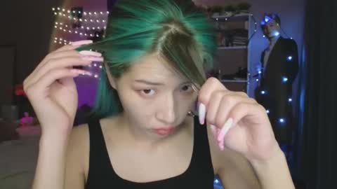 EveEva online show from 10/15/25, 10:37