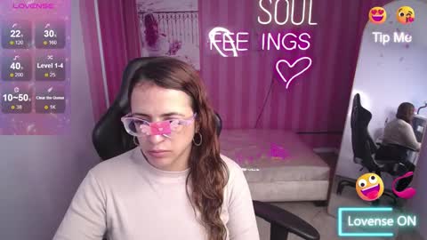 Snapshot of _evoni_b chatting on 09/19/25, 12:39 evoni online show from 09/19/25, 12:39