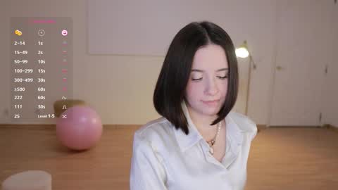 Essie  online show from 10/08/25, 04:37