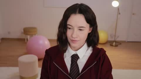 Essie  online show from 10/15/25, 01:44