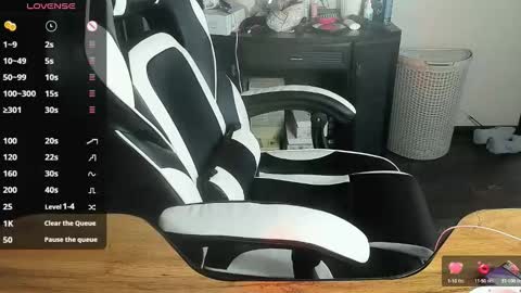 Snapshot of _feralberry__ chatting on 12/10/24, 09:01 Alis online show from 12/10/24, 09:01