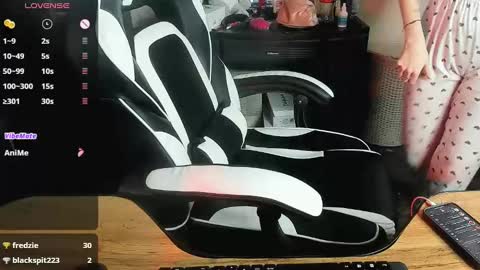 Snapshot of _feralberry__ chatting on 12/12/24, 05:26 Alis online show from 12/12/24, 05:26