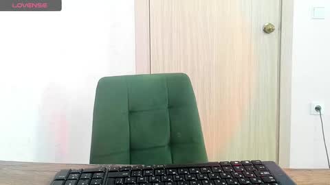 Snapshot of _feralberry__ chatting on 02/03/25, 10:36 Alis online show from 02/03/25, 10:36