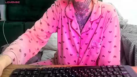 Snapshot of _feralberry__ chatting on 02/09/25, 03:01 Alis online show from 02/09/25, 03:01