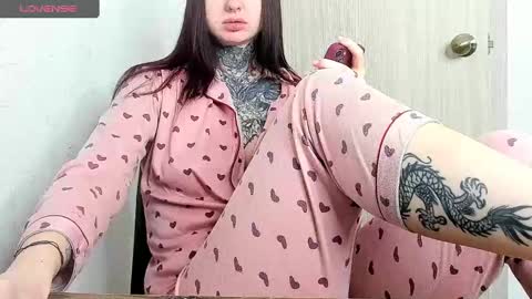 Snapshot of _feralberry__ chatting on 03/07/25, 03:08 Alis online show from 03/07/25, 03:08