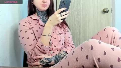 Snapshot of _feralberry__ chatting on 03/09/25, 05:11 Alis online show from 03/09/25, 05:11