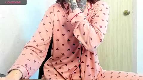 Snapshot of _feralberry__ chatting on 03/09/25, 08:18 Alis online show from 03/09/25, 08:18