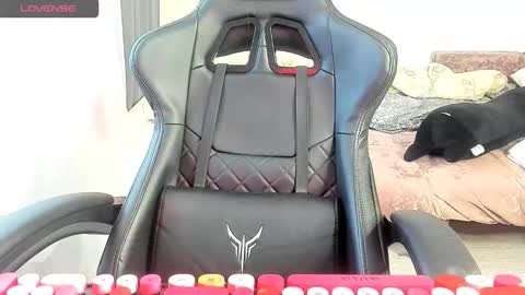 Snapshot of _feralberry__ chatting on 10/06/25, 04:43 Alis online show from 10/06/25, 04:43