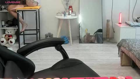 Snapshot of _feralberry__ chatting on 11/07/25, 08:03 Alis online show from 11/07/25, 08:03