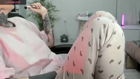 Snapshot of _feralberry__ chatting on 12/01/25, 08:41 Alis online show from 12/01/25, 08:41