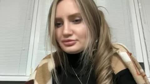  Flora  online show from 11/12/25, 03:01