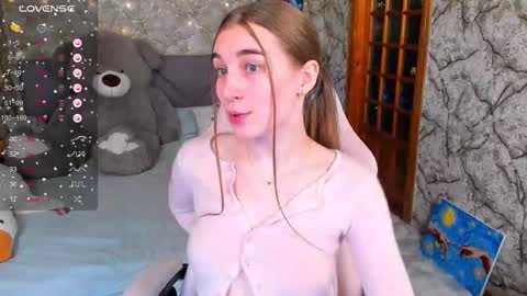 Snapshot of _flowersweet_ chatting on 12/19/25, 02:02 Kate online show from 12/19/25, 02:02