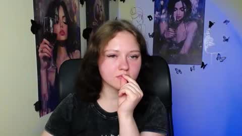 Snapshot of _foxy_lady chatting on 06/12/26, 05:56 Alice online show from 06/12/26, 05:56