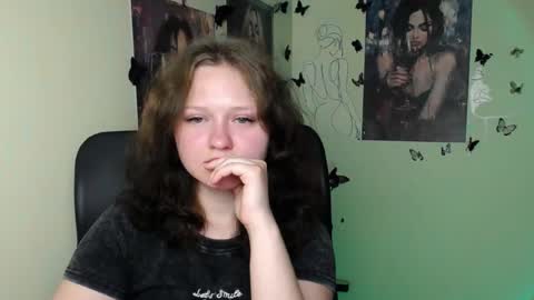 Snapshot of _foxy_lady chatting on 07/03/26, 06:09 Alice online show from 07/03/26, 06:09