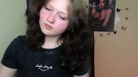 Snapshot of _foxy_lady chatting on 07/10/26, 06:21 Alice online show from 07/10/26, 06:21