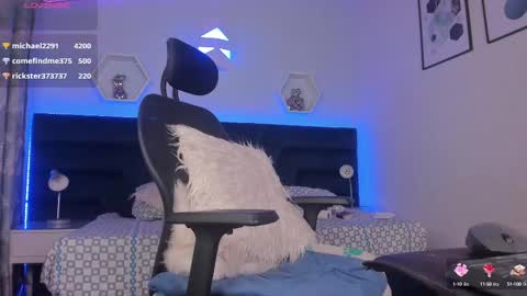 Snapshot of _giarose chatting on 02/11/25, 04:33 Gia Rose online show from 02/11/25, 04:33