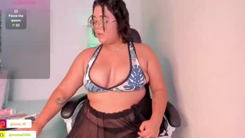 Snapshot of _giovaa_ chatting on 01/18/25, 03:05 G I O V A online show from 01/18/25, 03:05