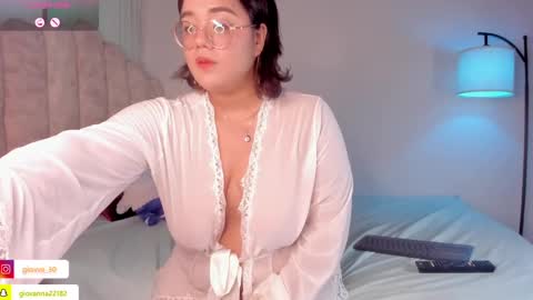 Snapshot of _giovaa_ chatting on 03/03/25, 12:48 G I O V A online show from 03/03/25, 12:48
