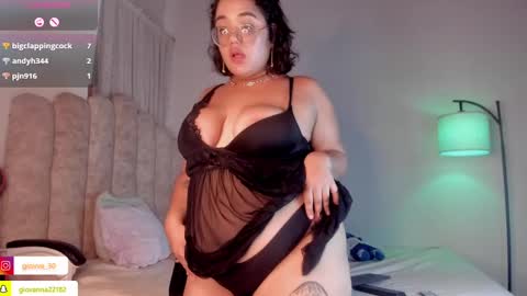 Snapshot of _giovaa_ chatting on 03/07/25, 12:37 G I O V A online show from 03/07/25, 12:37