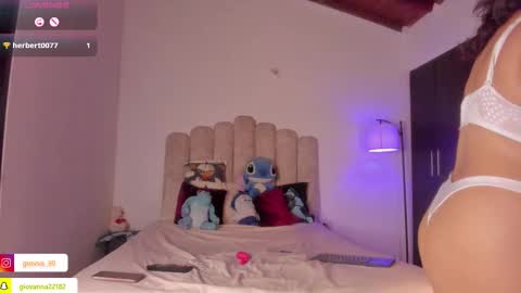 Snapshot of _giovaa_ chatting on 11/23/25, 11:04 G I O V A online show from 11/23/25, 11:04