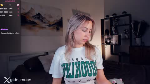 Snapshot of _golden_moon_ chatting on 01/11/25, 02:41 Rina online show from 01/11/25, 02:41