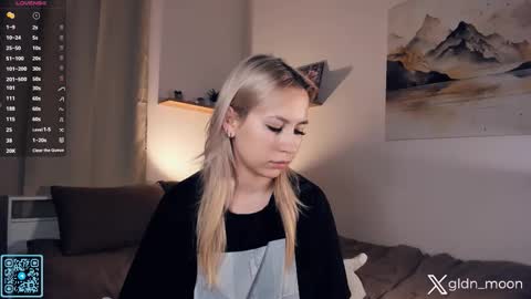 Snapshot of _golden_moon_ chatting on 11/01/25, 07:38 Rina online show from 11/01/25, 07:38