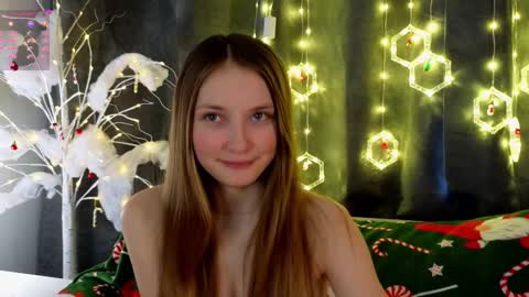 Snapshot of _green_green_ chatting on 12/30/24, 07:37 Milly online show from 12/30/24, 07:37