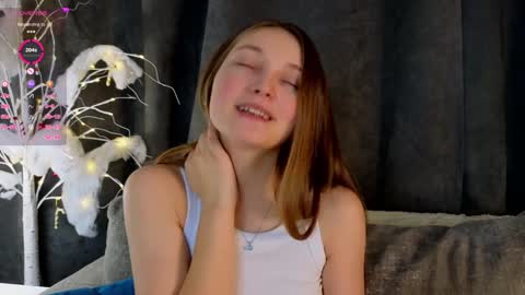 Snapshot of _green_green_ chatting on 01/06/25, 01:20 Milly online show from 01/06/25, 01:20